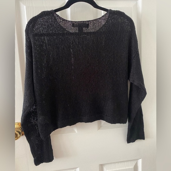 Forever 21 knit black crop black sweater. Size M - Picture 4 of 4